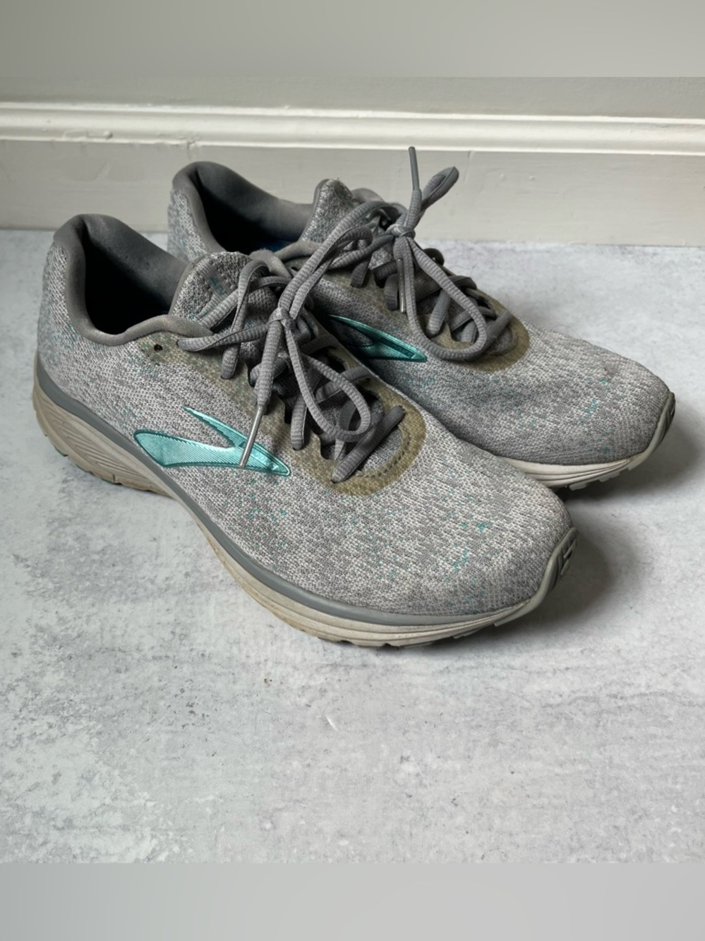 Brooks Sneakers Women's 9.5 Grey Knit